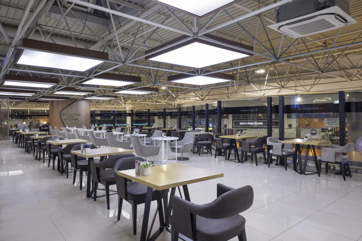 Зал комфорт - зона для приёма пищи. Источник фото: https://cip.antalya-airport.aero/Files/images/CIP_images/T1_Lounge_04.jpg.