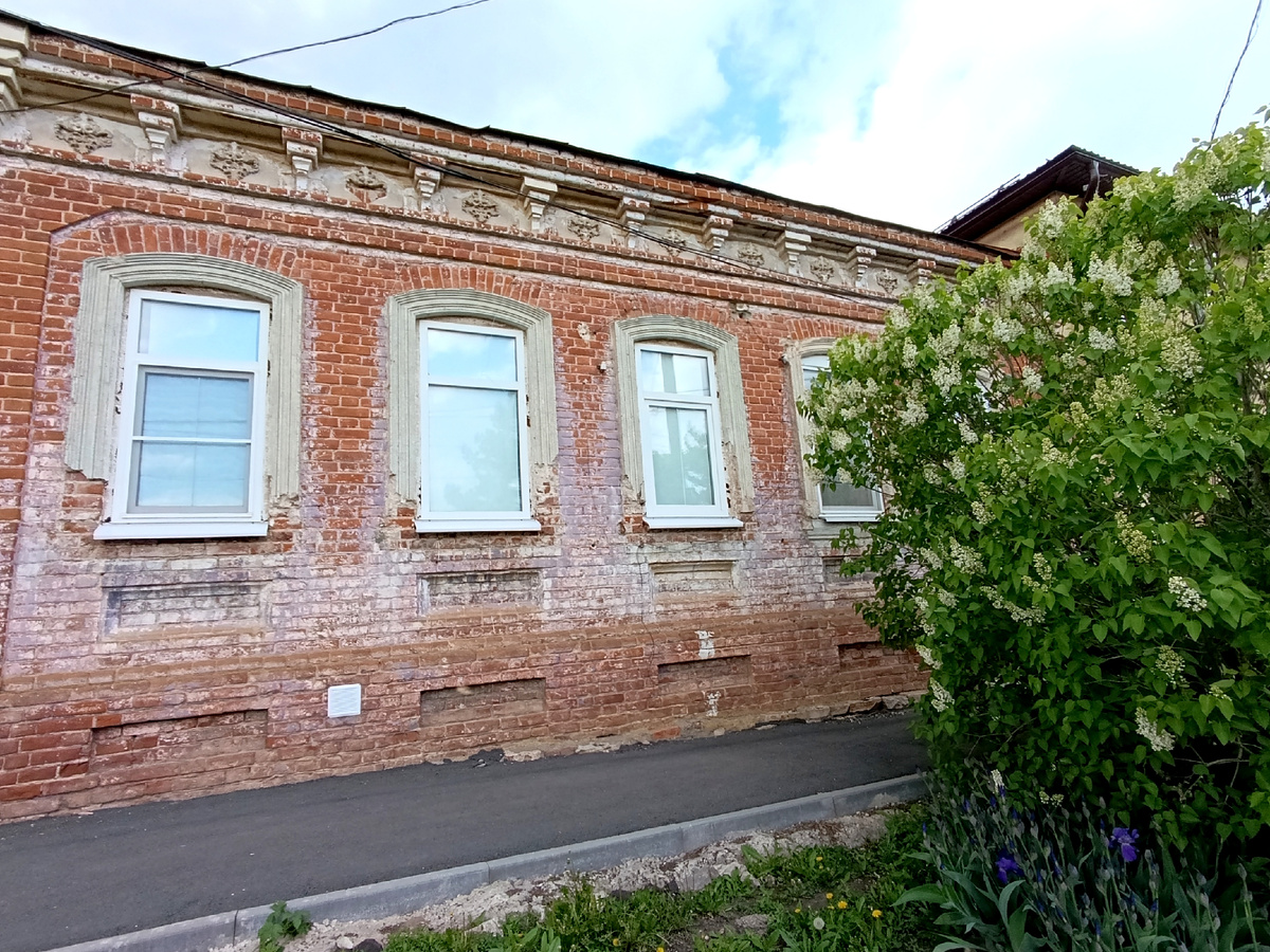 И всюду сирень!