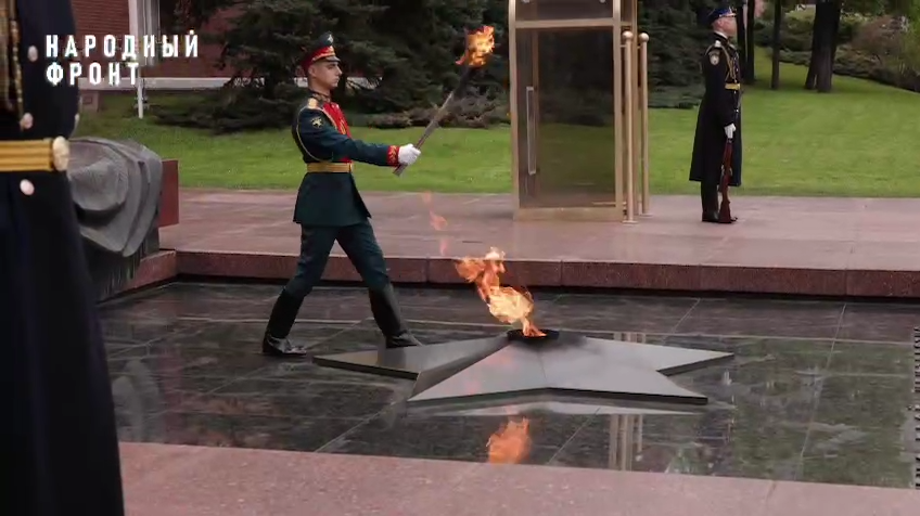     В Красноярск везут частицу Вечного огня с могилы Неизвестного солдата