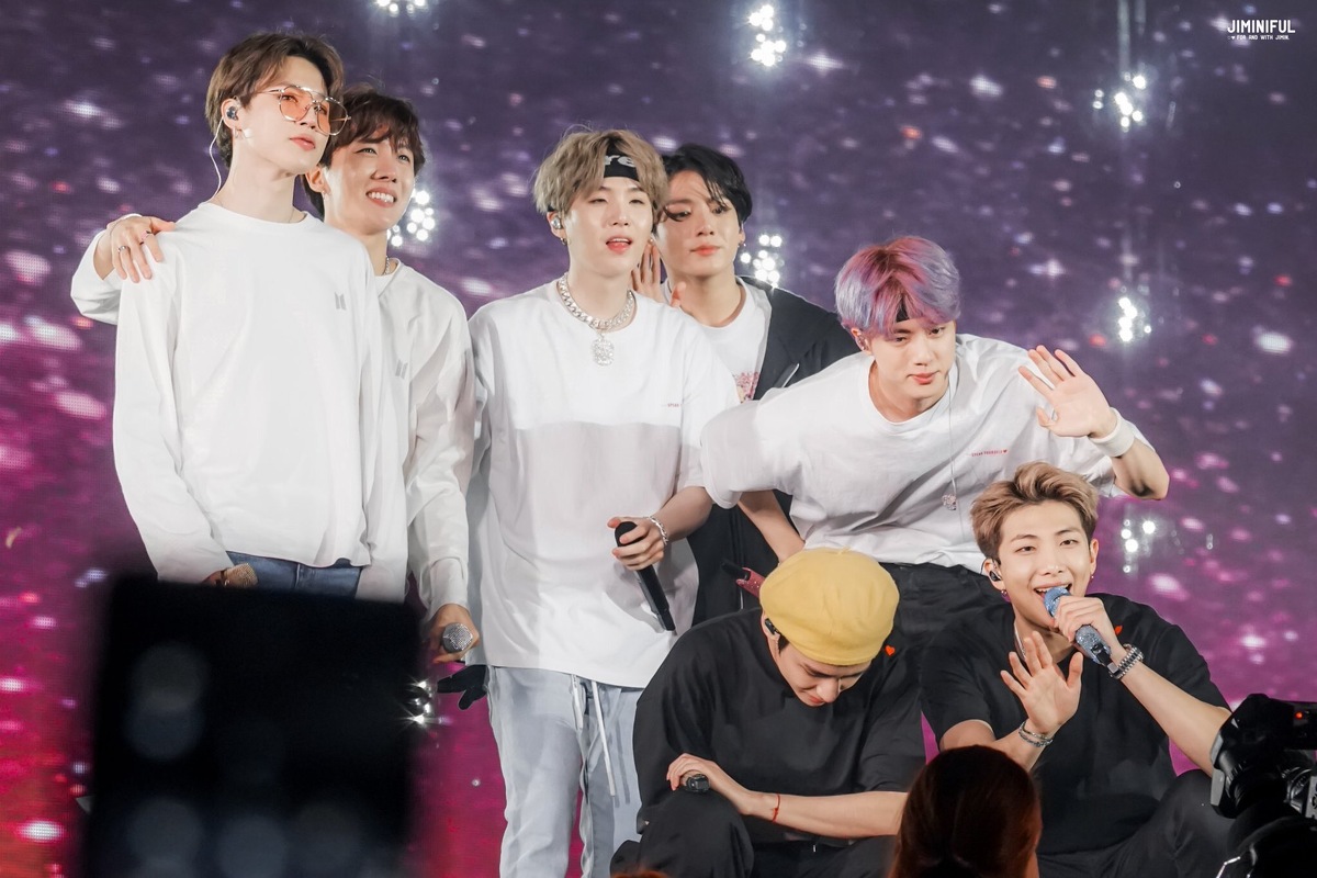 BTS рассчувствовались на заключительном концерте в Лондоне на стадионе "Уэмбли", 2 июня 2019