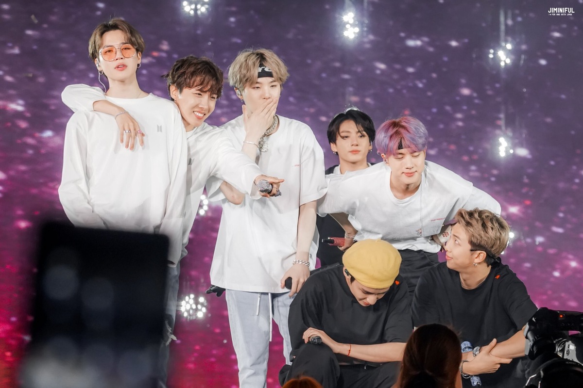 BTS рассчувствовались на заключительном концерте в Лондоне на стадионе "Уэмбли", 2 июня 2019