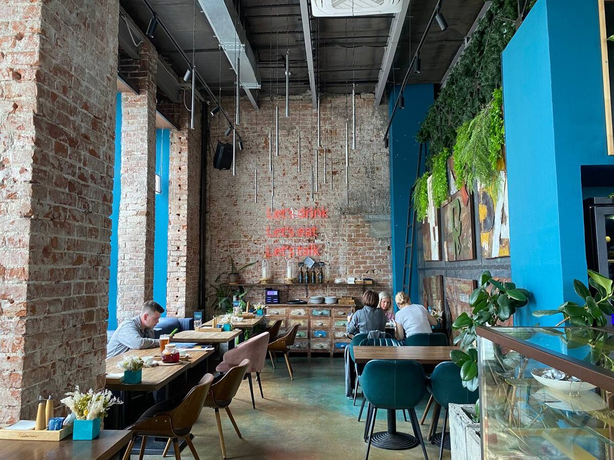 Налево от входа