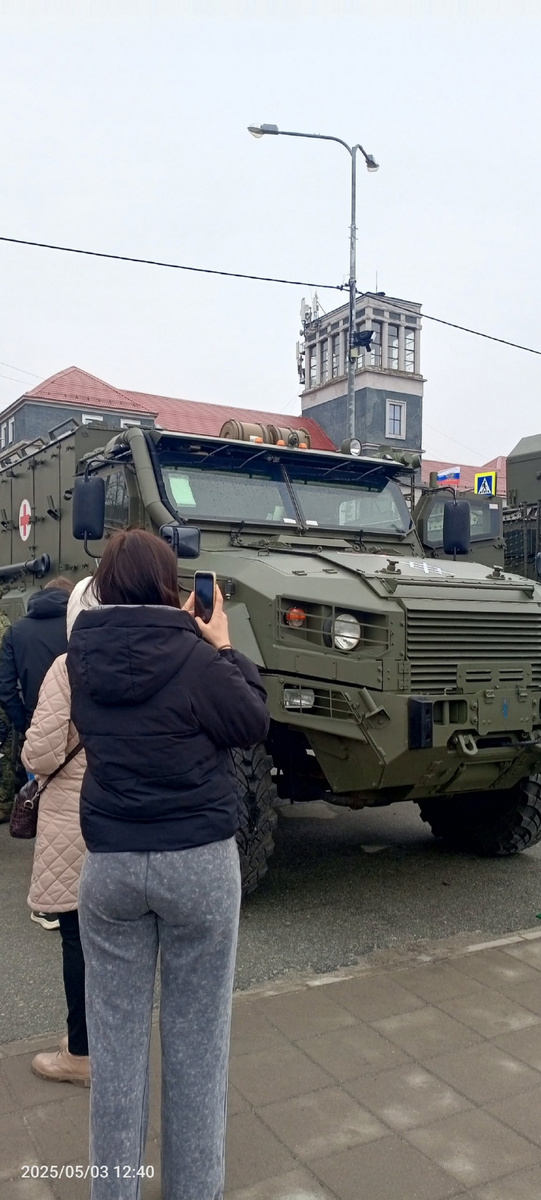    Жители Медвежьегорска нескончаемым потоком шли за гречкой на выставку военной техникипаблик «Медвежьегорск Online»