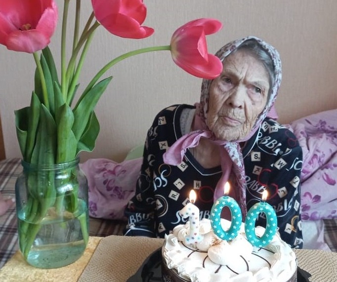    Александра Михайловна всю жизнь посвятила работе на почте