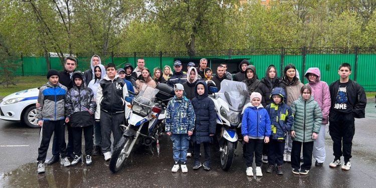    ЗНАМЯ РОССИИ