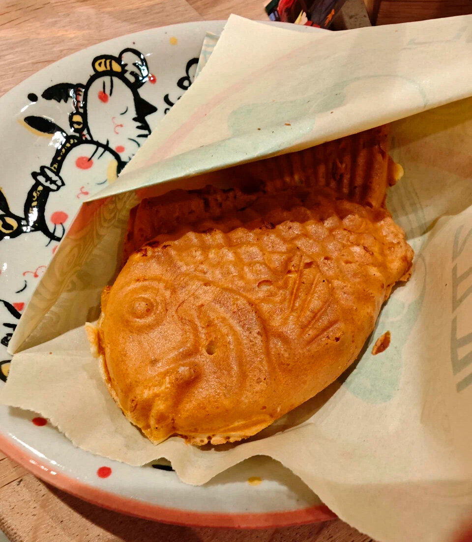 Тайяки — одно из популярных блюд в J’Pan, в рыбку из теста добавляют разные начинки, например лосось со страчателлой или банан с «Нутеллой». Фото: Мария М / Яндекс Карты