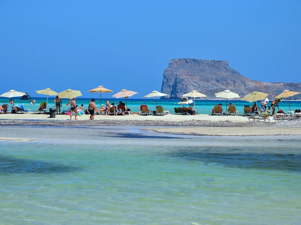 Балос — один из самых знаменитых и красивых пляжей Крита: море здесь такого оттенка, что кажется, будто его обработали в специальном фоторедакторе. Источник: Pavel Špindler/CC BY 3.0