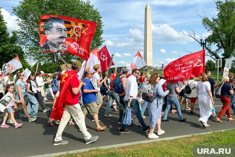 «Бессмертный полк» прошел в центре Вашингтона
Фото:Сергей Юматов/ТАСС