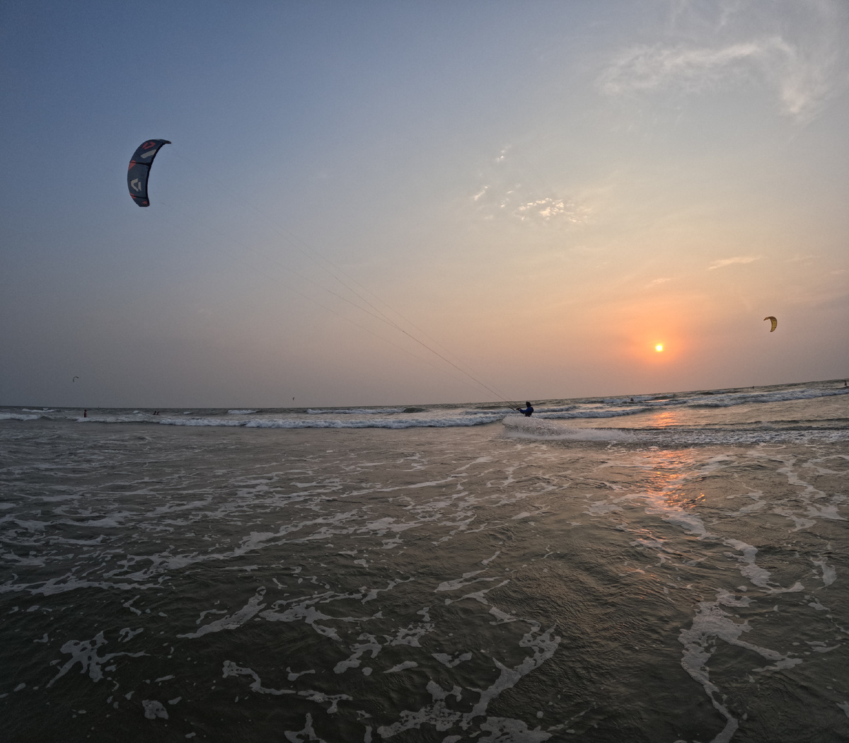 Закат на пляже Мандрем