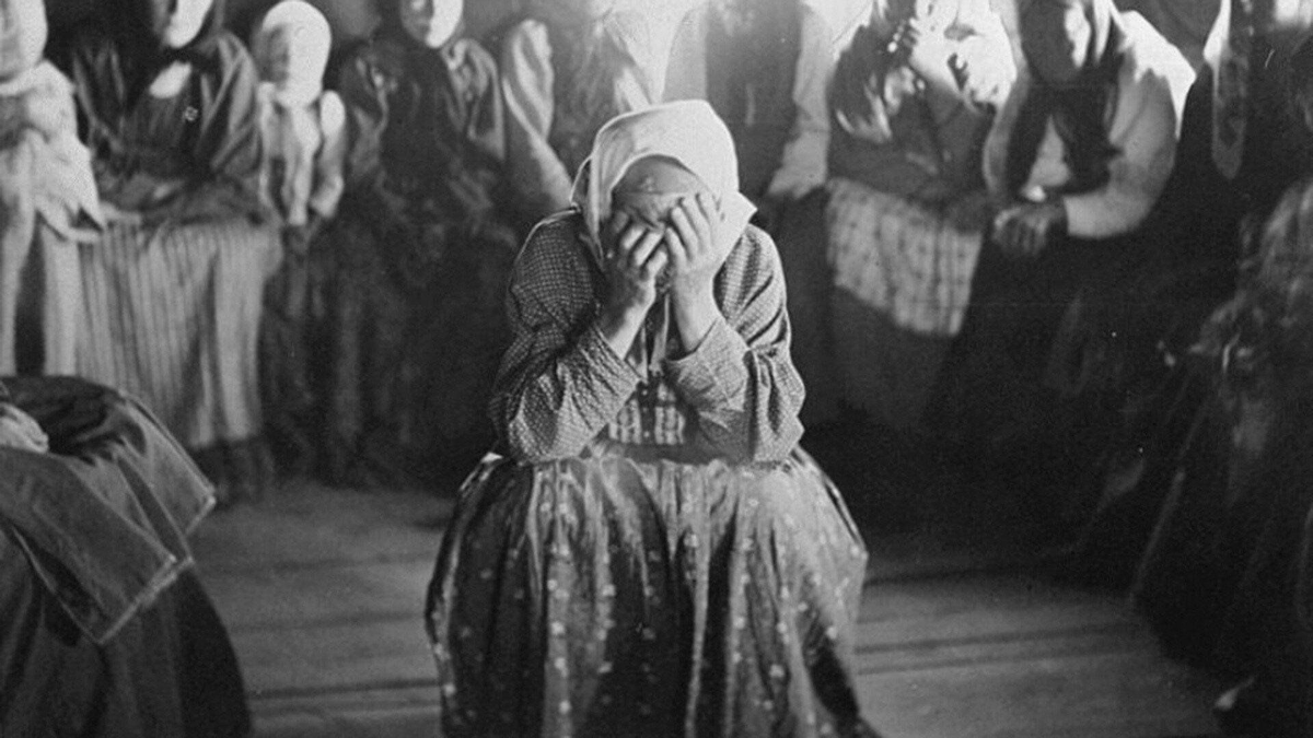 Мать на свадьбе дочери. фото взято с сайта culture.ru