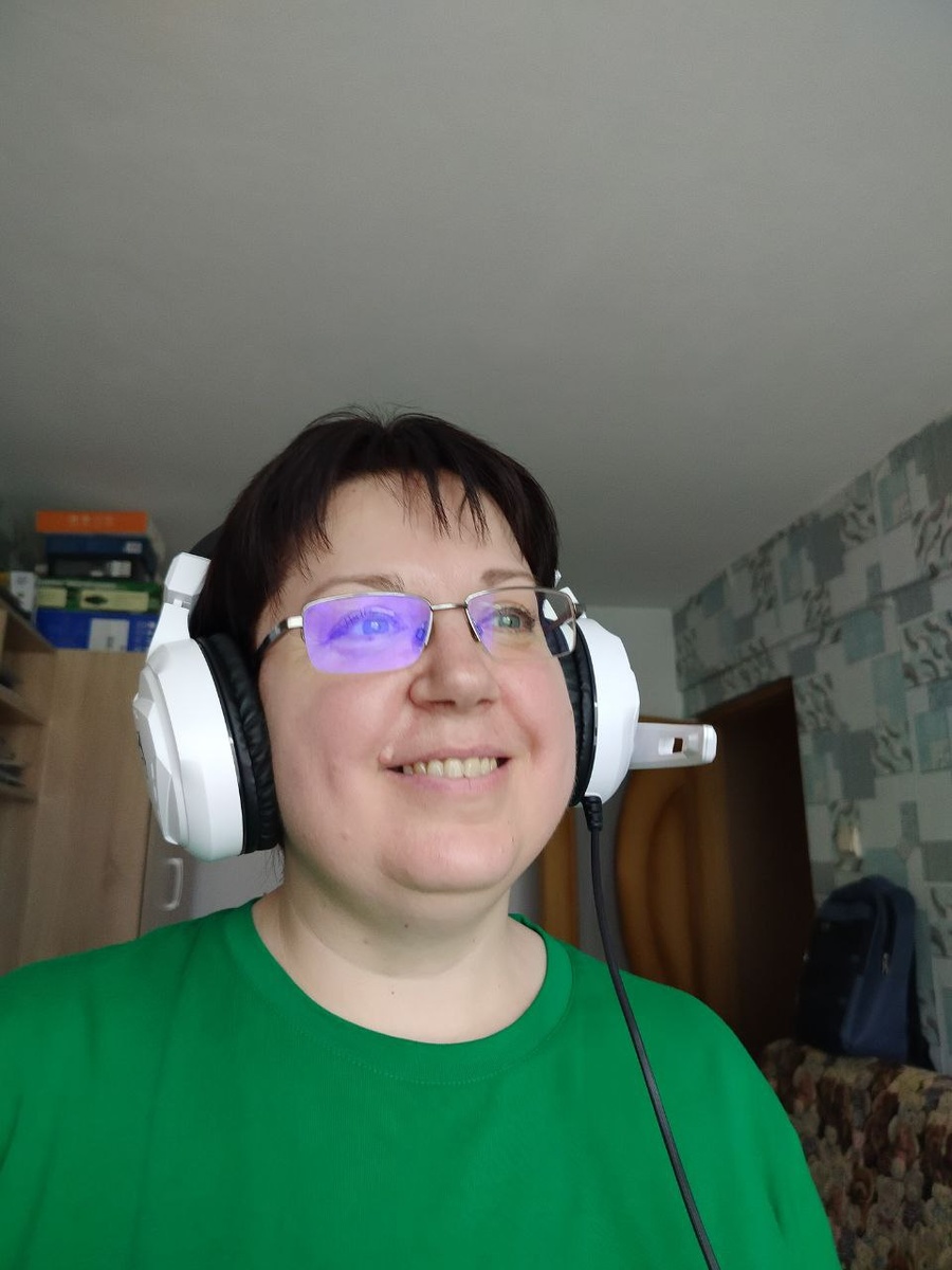 Взяла наушники у мужа и наслаждаюсь музыкой 😁