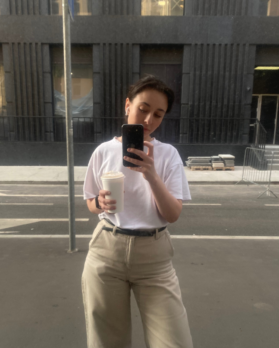 Вместо обеда часто гуляла по району с кофейком 