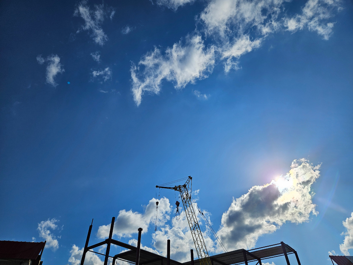 Красоты со стройки 
....... на Московке 🏗
Кран.
Фото: Марина Н. Макарова, Омск, 4мая2025.