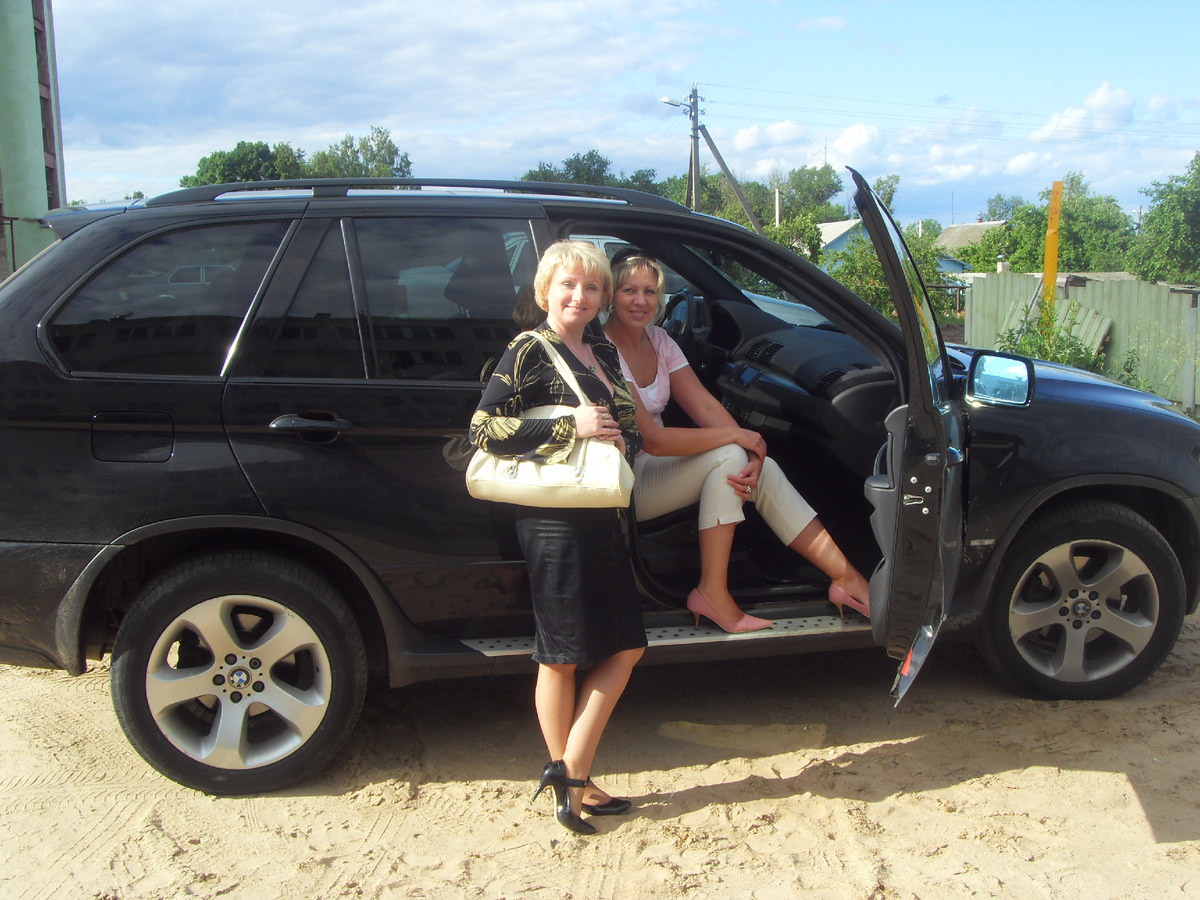 С женой и ей подругой приехали на Родину