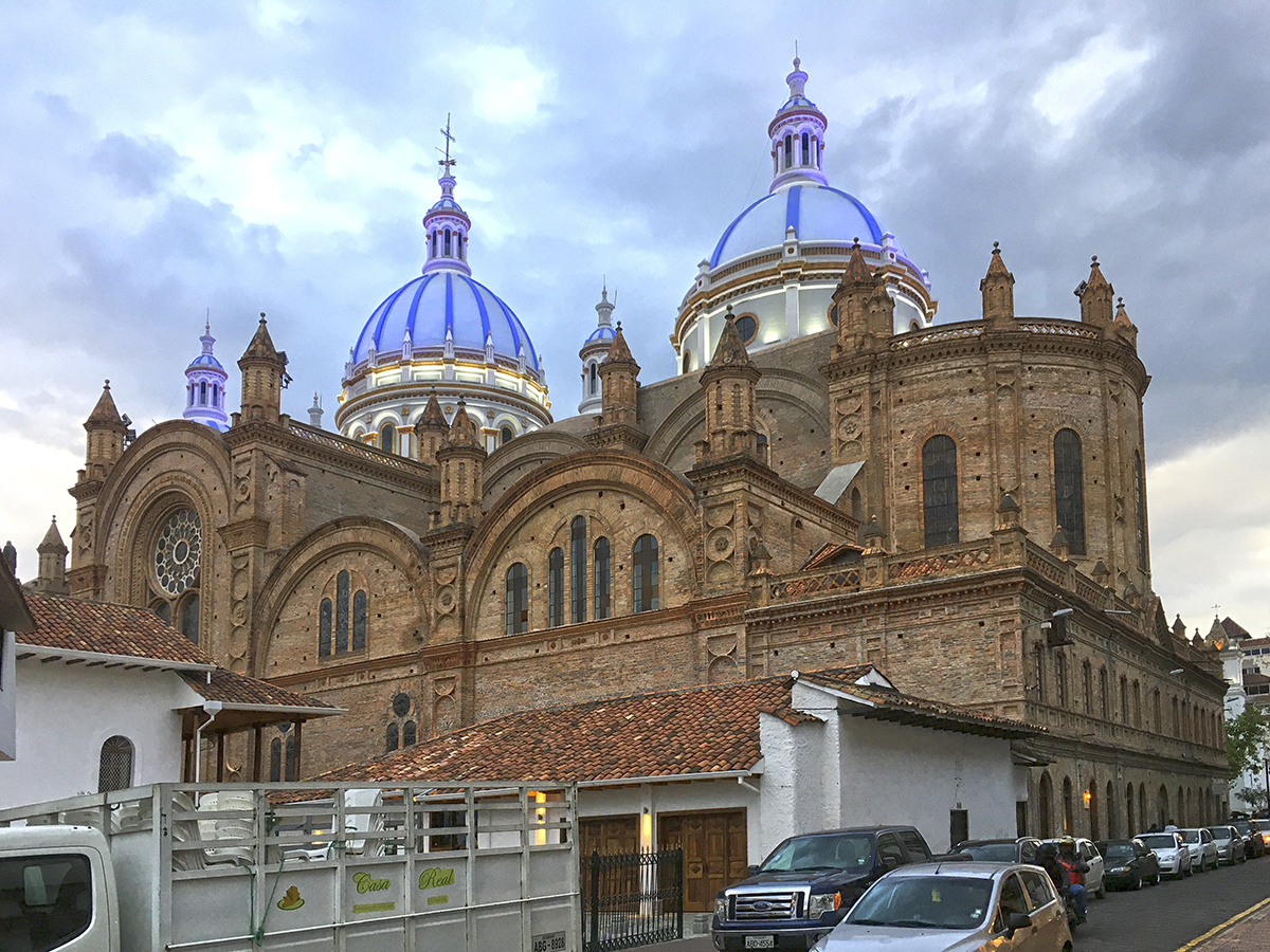 Собор Непорочного Зачатия, Новый собор в городе Куэнка в Эквадоре. Фото автора