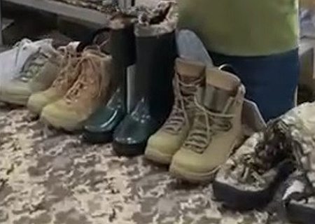    Молодёжь завлекают в ВСУ 6 парами бесплатной обуви