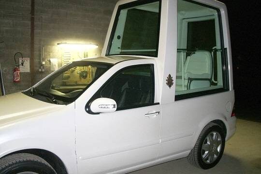    Стала известна судьба папамобиля после смерти Франциска