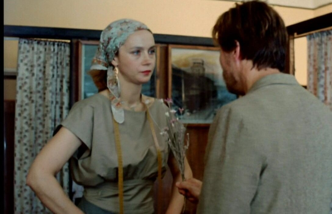 Кадр из фильма "Одинокая женщина желает познакомиться"