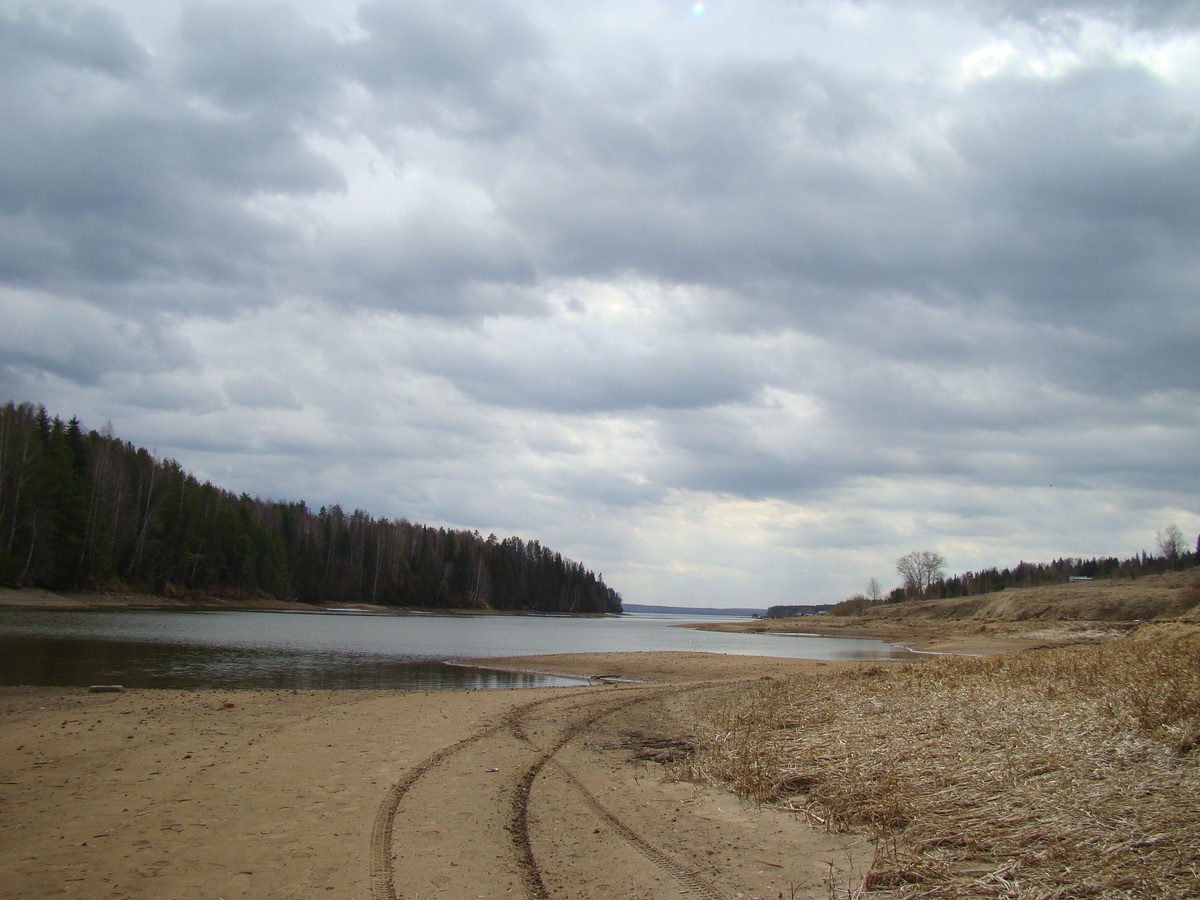 Вон там деревня, на горизонте.