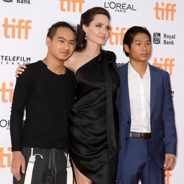    Анджелина Джоли с сыновьями. Фото6 ТВЦ