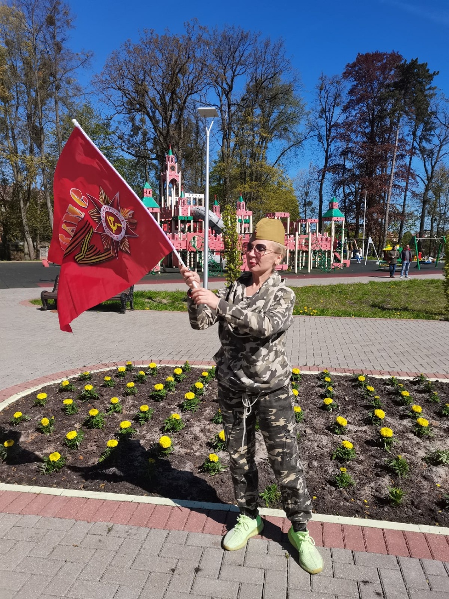 Это мы раскладываемся в славном городе Багратионовск Калининградской области. Я позирую, подружка фоткает. Минутка перерыва.