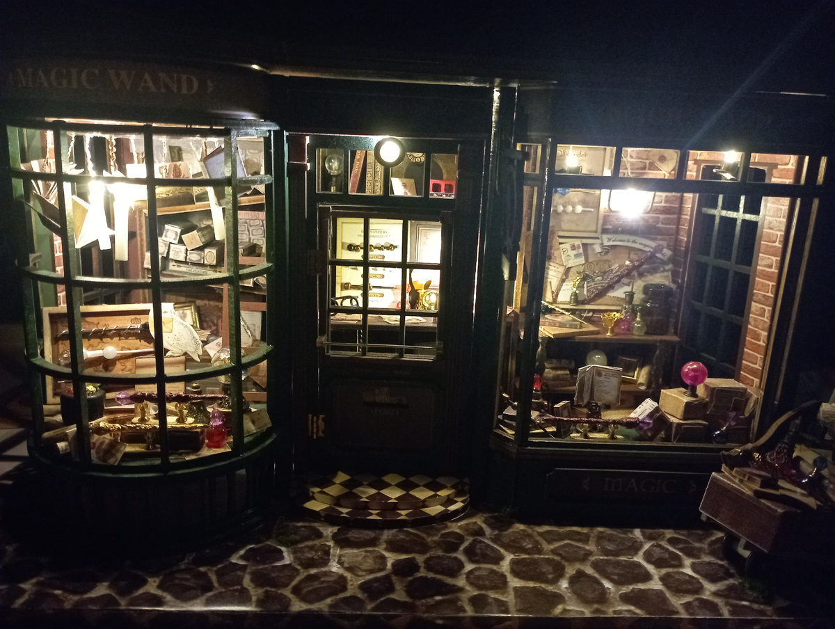 Мой первый румбокс - лавка Олливандера. 