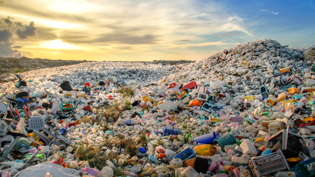 Место свалки пластиковых отходов