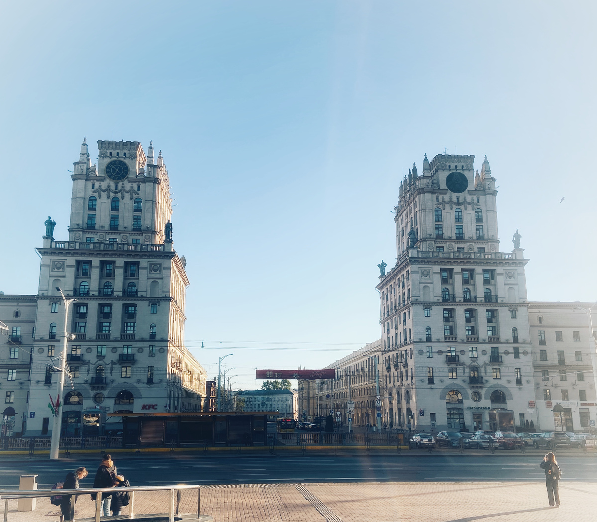 Ворота Минска напротив ж/д вокзала