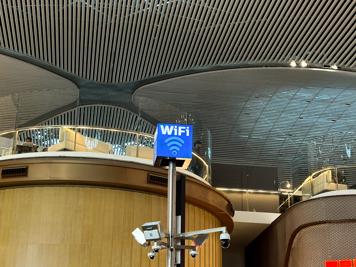 В аэропорту Стамбула работает бесплатный Wi-Fi без ограничения по времени, которым можно воспользоваться, чтобы вызвать такси