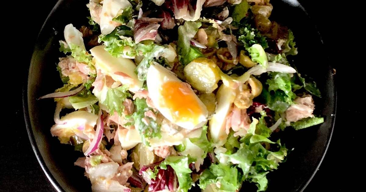 Салат с консервированным тунцом 