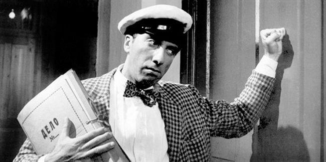 Кадр из фильма Михаила Швейцера "Золотой теленок" (1968 год). Студия Мосфильм. Сергей Юрский в роли Остапа Бендера.