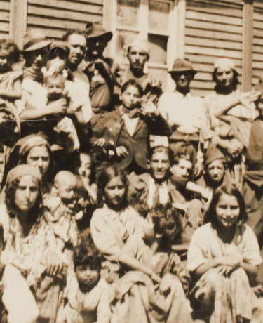 Цыгане а одном из французских концлагерей. 