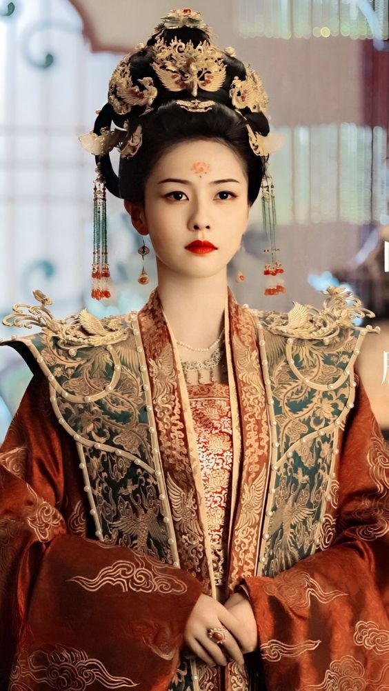 Бай в роли императрицы Цзян Сюэнин
