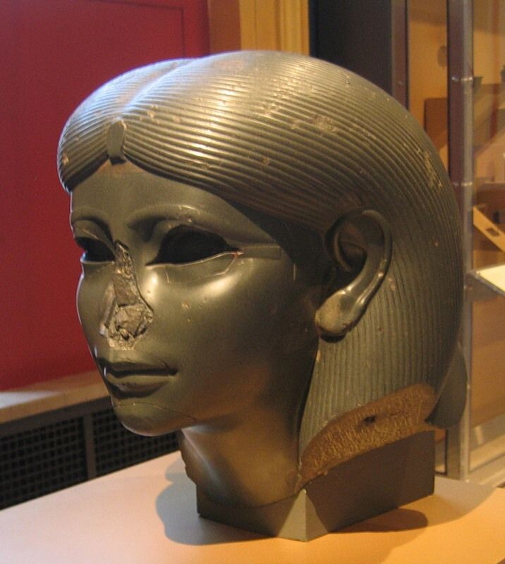 Верхняя часть статуи принцессы Иты дочери фараона Аменемхета II