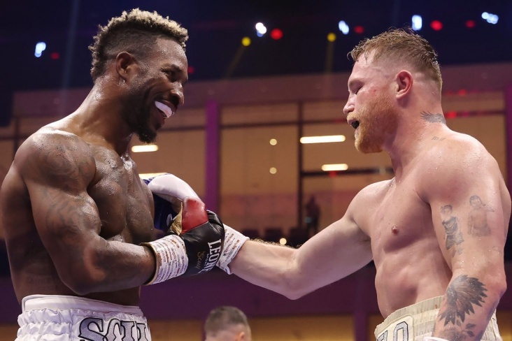 Уилья Скулл (слева) и Канело Альварес