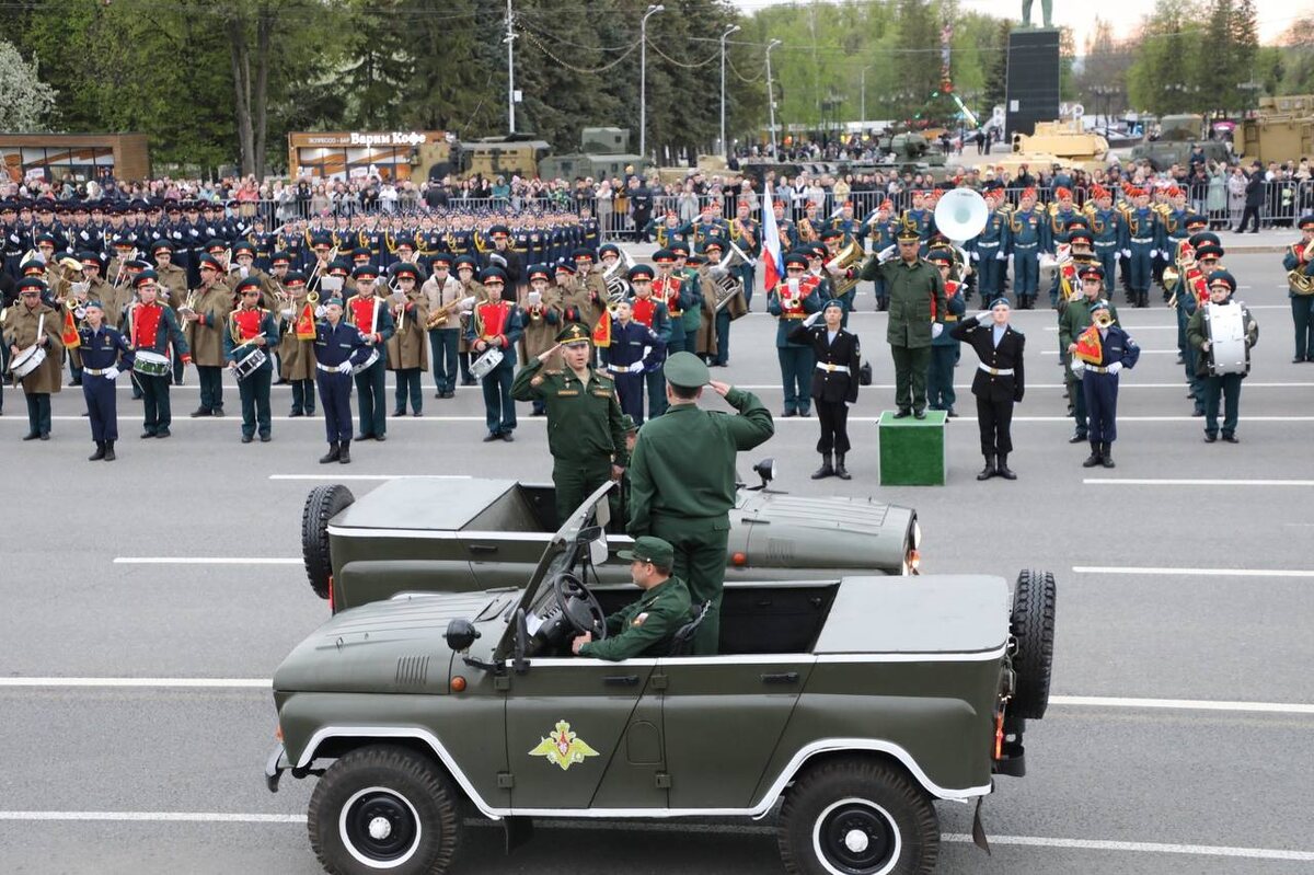    В Уфе состоялась первая генеральная репетиция Парада Победы
