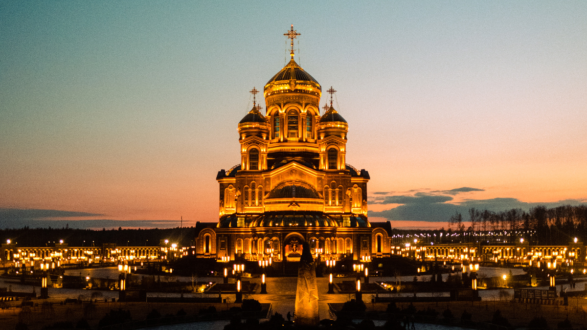 Главный храм Вооружённых сил Российской Федерации, или Патриарший собор во имя Воскресения Христова - православный храм в Одинцовском городском округе Московской области, посвящённый 75-летию Победы в Великой Отечественной войне