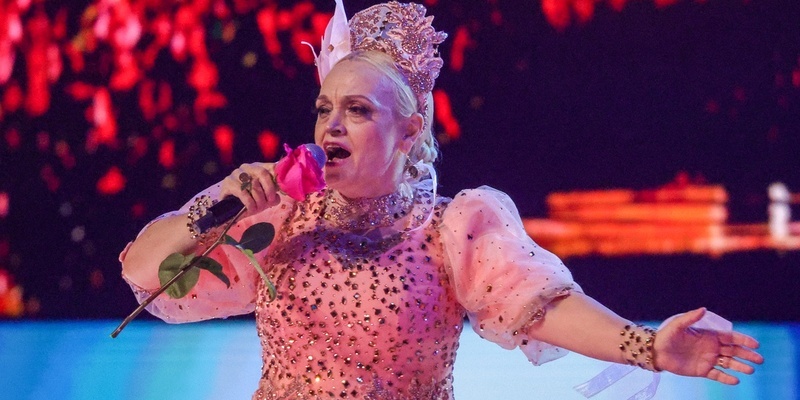 Сотрудники полиции проводят проверку по факту нападения женщины на исполнительницу после концерта в Иванове. Об этом сообщила официальный представитель МВД России Ирина Волк ©ТАСС