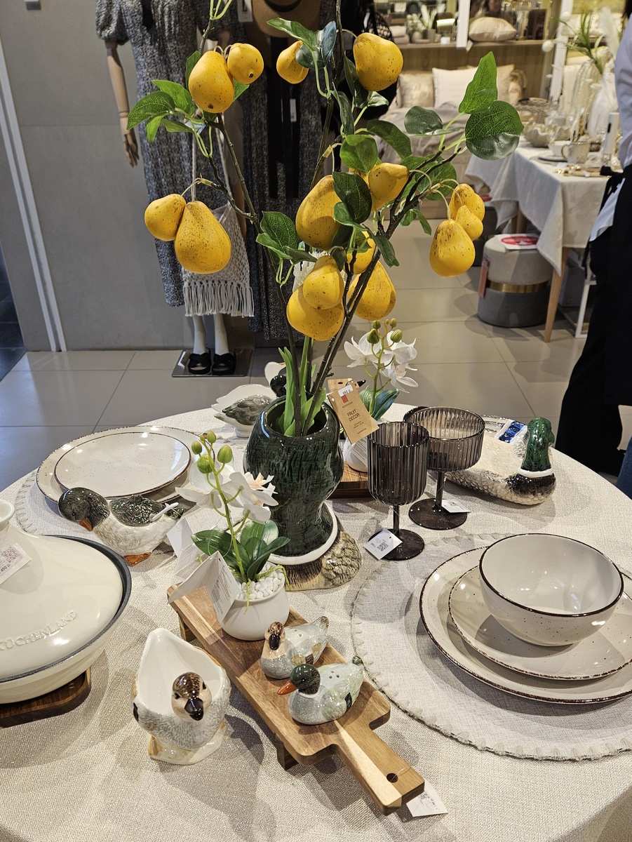 Сервировка с лимонами