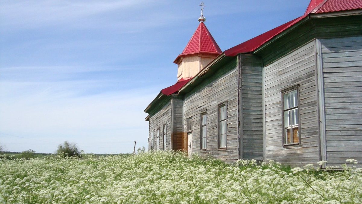 Село Курья Холмогоского района Архангельской области - древняя поморская деревня на одной из проток Северной Двины 