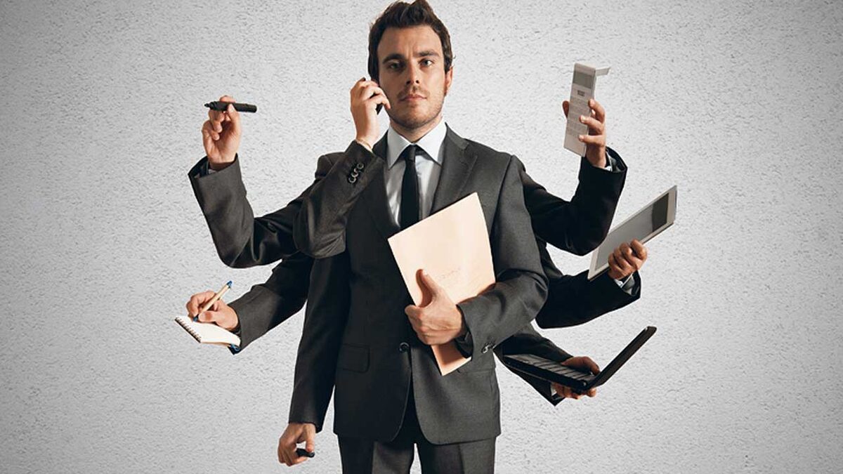 Хватаясь сразу за несколько задач, мы идём на поводу чувства контроля, что держим за вожжи саму неопределённость нашей собственной жизни, хотя это не так.