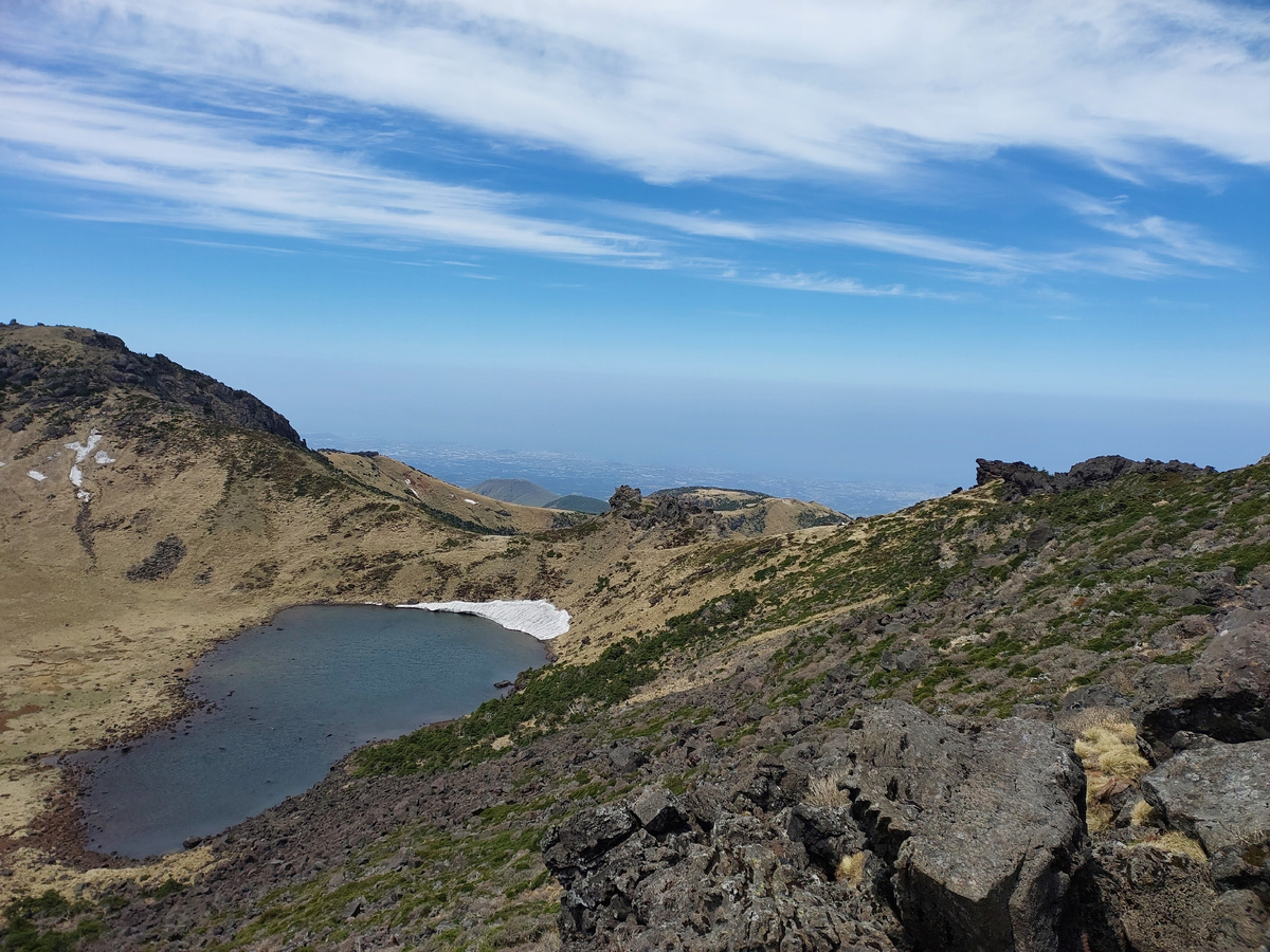 Кратер вулкана Халласан