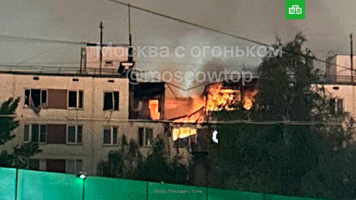    МЧС: в горящем доме на    юго-западе    Москвы рухнули перекрытия