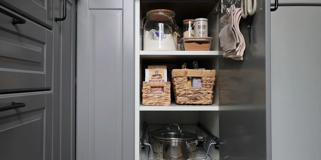 МАЛЕНЬКАЯ КУХНЯ 6 КВ М: КАК Я ОРГАНИЗОВАЛА ХРАНЕНИЕ? Показываю каждый ящик!