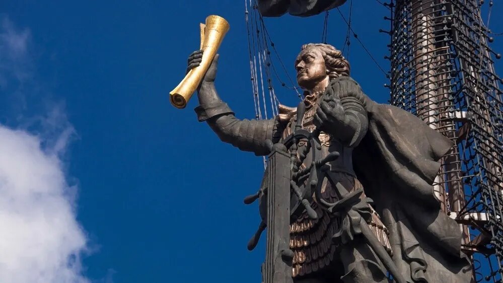 Человечество всегда стремилось заглянуть в будущее. От древних оракулов до современных астрологов — люди ищут подсказки в звездах, картах Таро и пророчествах. Нострадамус, чьи катрены расшифровывают уже пять веков, остается одним из самых загадочных провидцев. Что он предрек миру и России на 2025 год? И стоит ли верить его словам?