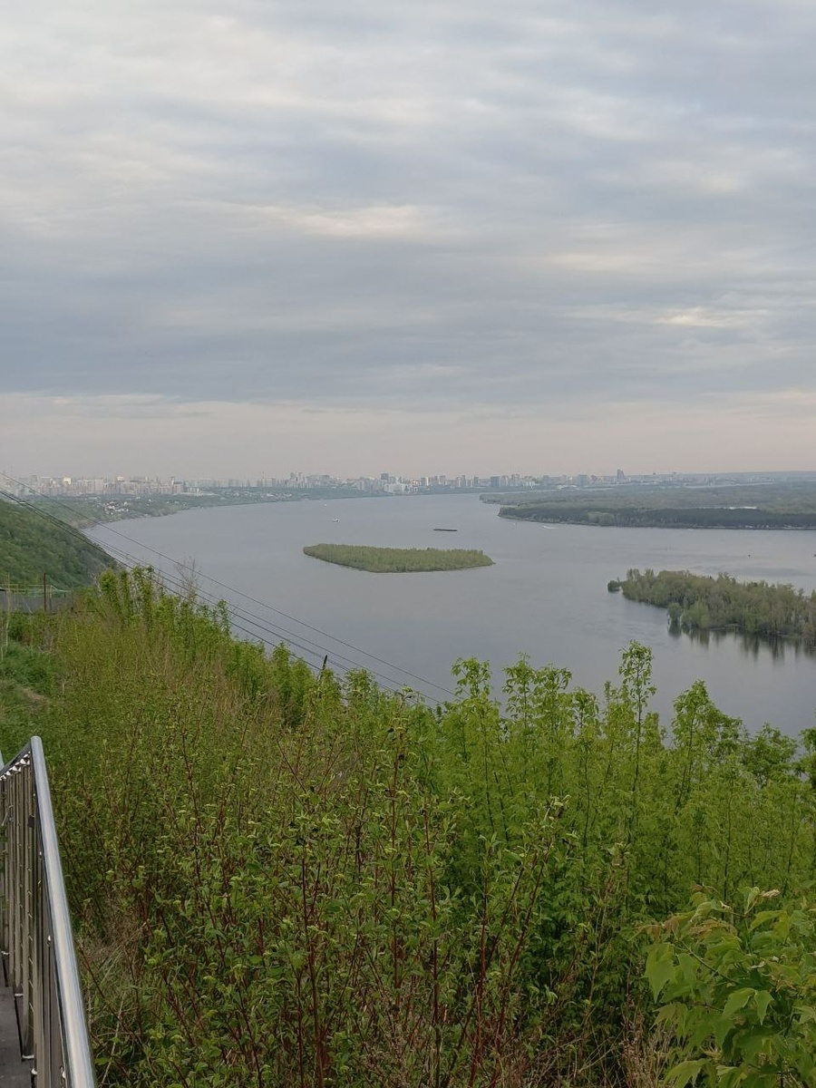 Вид на Самару с "вертолетки", май 2025 г. Фото автора.