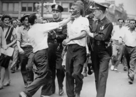 Беспорядки  Фото из яндекс картинки.