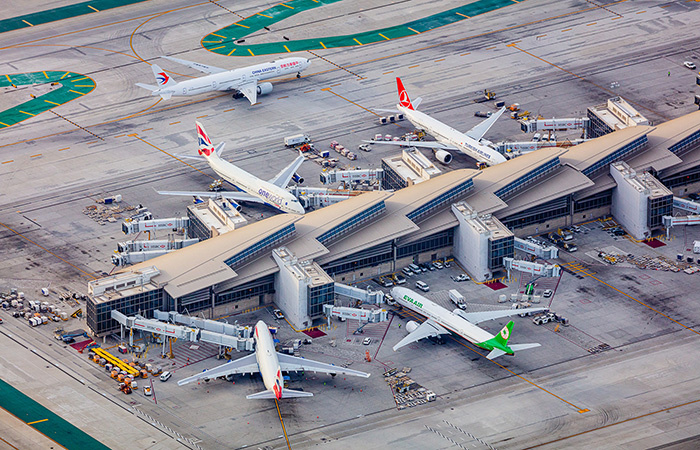 Цивилизованные авиаперевозки./ Фото: behance.net