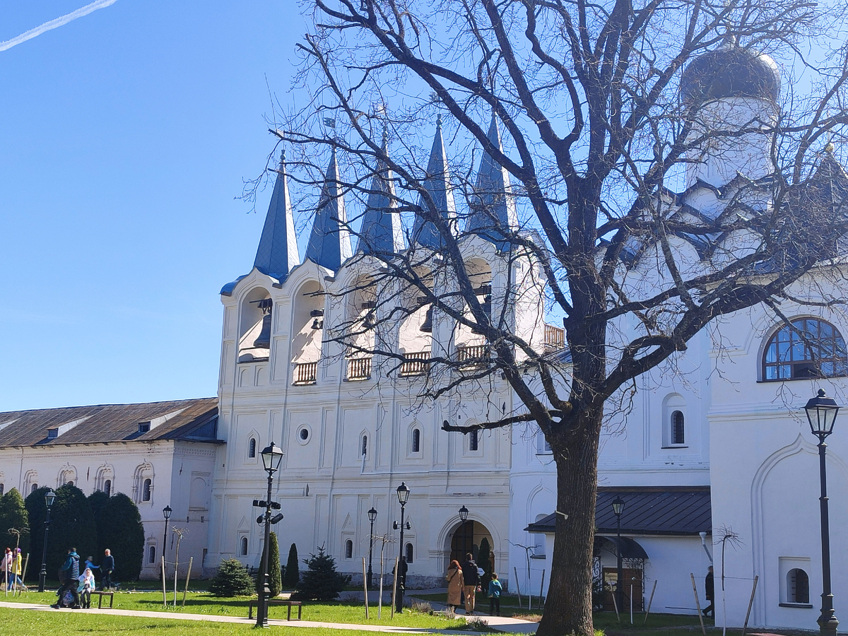 Звонница Тихвинского монастыря