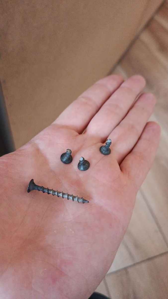 Прям переломанные саморезы